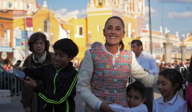 Presidenta Claudia Sheinbaum encabeza entrega de tarjetas del programa Pensión Mujeres Bienestar en Acatzingo, Puebla