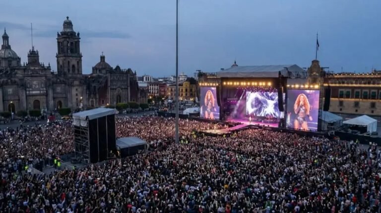 Shakira rompe récord en el Zócalo con concierto ante 400 mil personas
